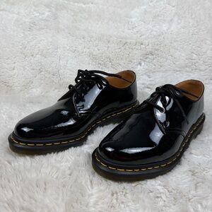 Black Patent Leather Lace-Up Womens Shoes with Yellow Stitching